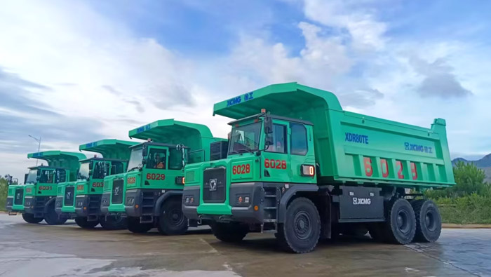 Electric mining truck