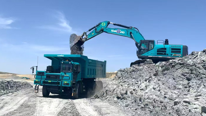 LNG mining truck